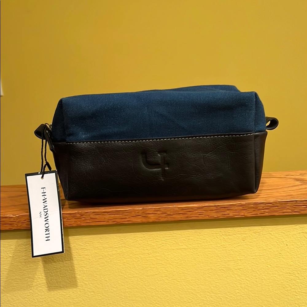 F H Wadsworth Blue and Black Leather Toiletry Bag with Golf Four Tee Design BNWT